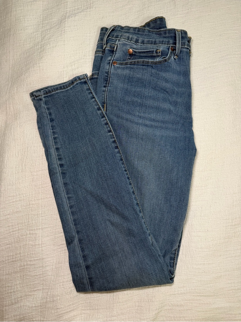 Levi's Women's Skinny Jeans in Medium Blue Wash